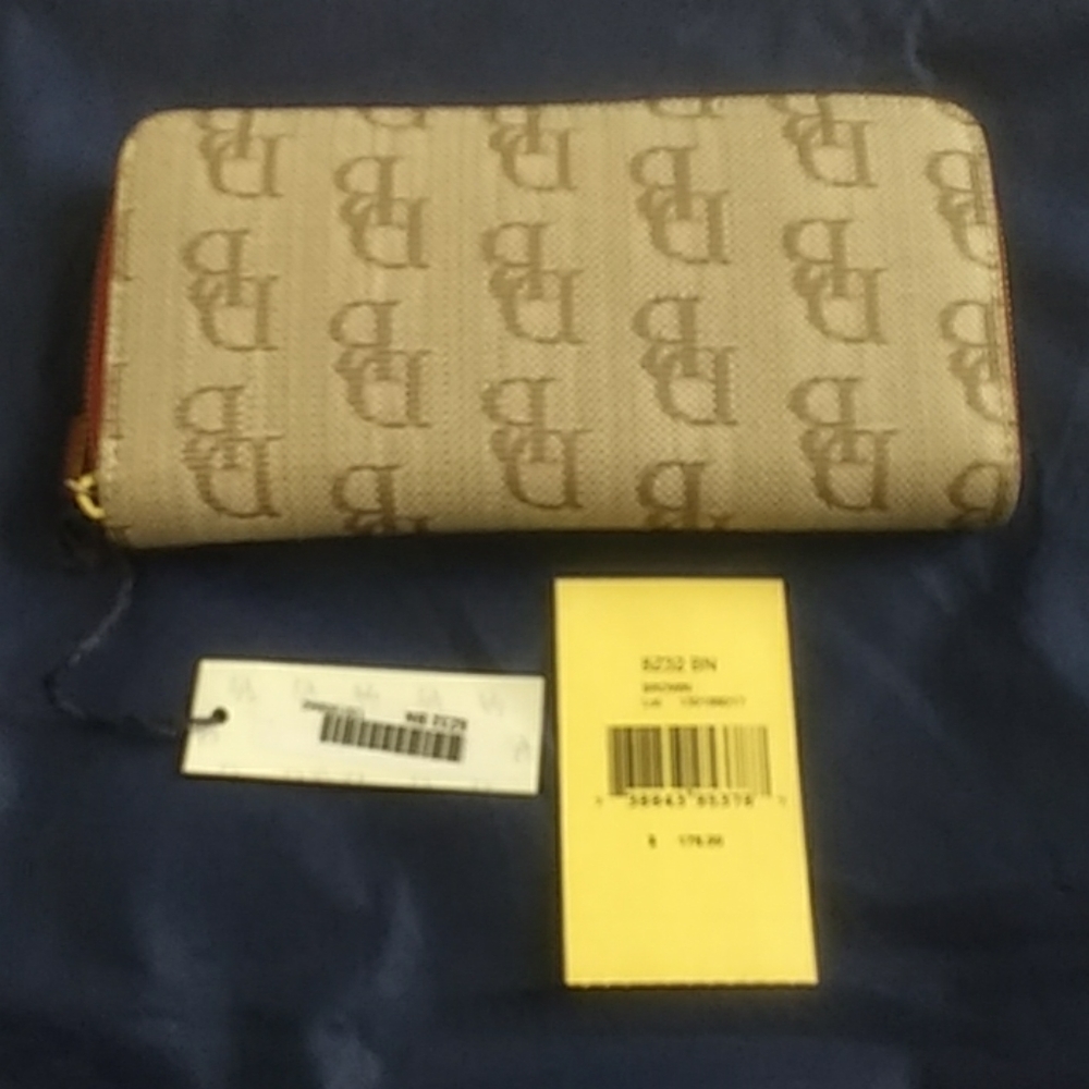 Dooney& Bourke woven wallet